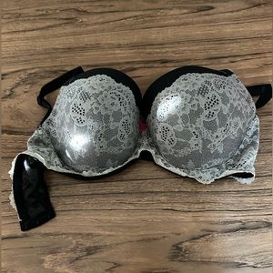 Black bra. Victoria’s Secret bra. Bra. Victoria’s Secret.